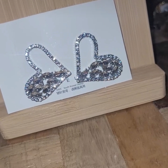 Glamourous Heart Earrings ✨️❤️ - Picture 1 of 10